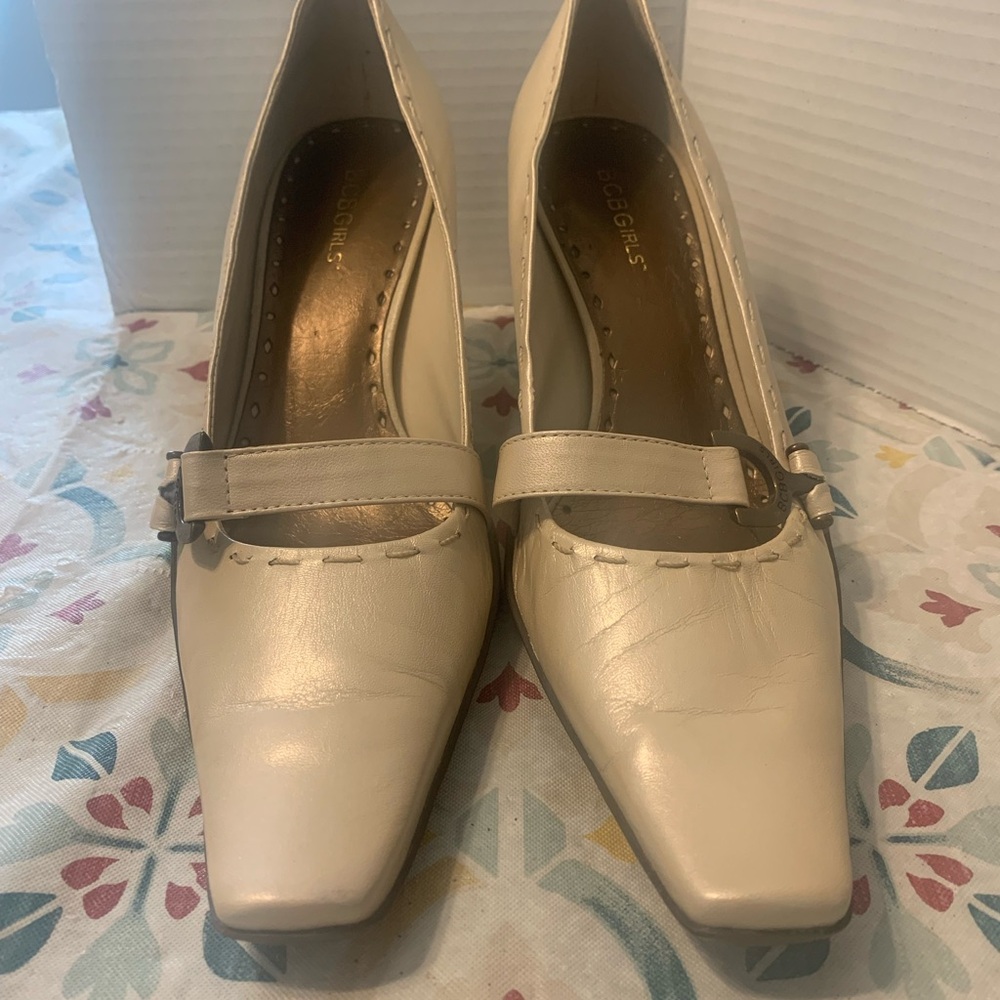 BCBGirls Cream Heels with Square Toe and Chunky Heel size 9.5